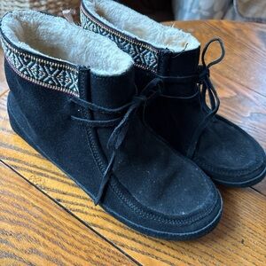 Lucky brand Black leather Ankle Boot moccasins size 7 (fits 6.5 better)